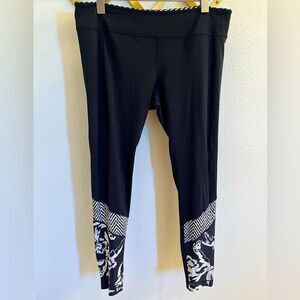 Athleta Black white Colorblock Floral Leggings Large